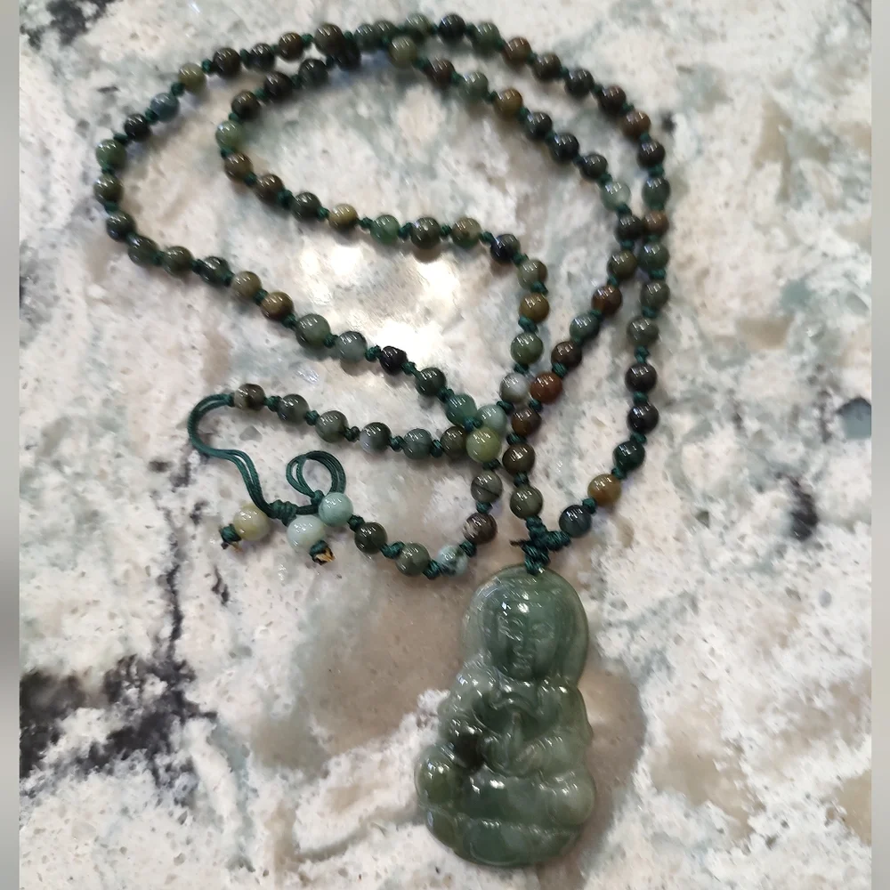 Jade Buddha necklace - Picture 2 of 4